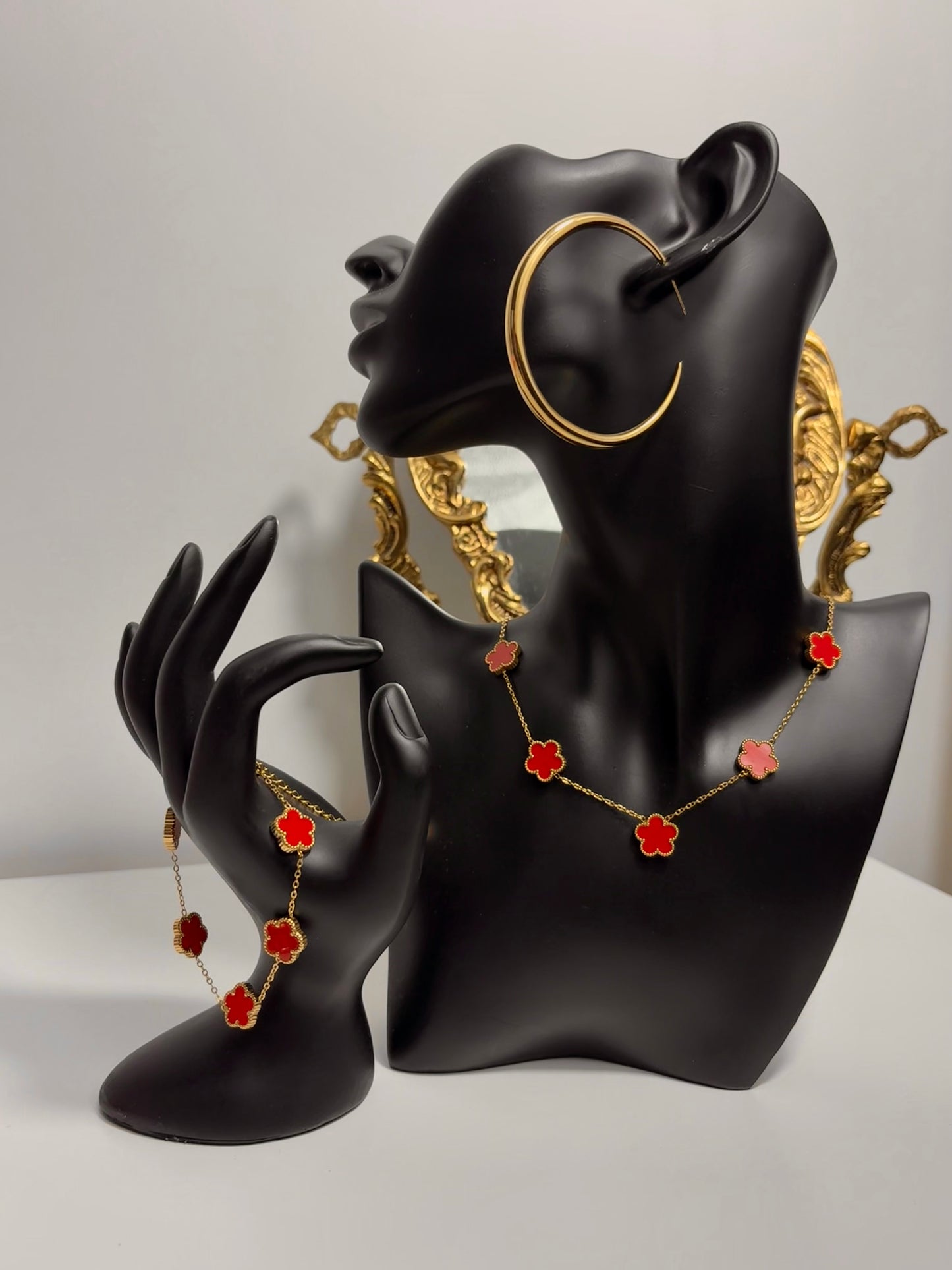 Collier trèfle rouge