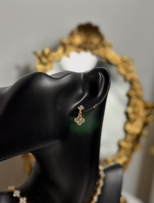 Boucle Trèfle Olfa strass courte